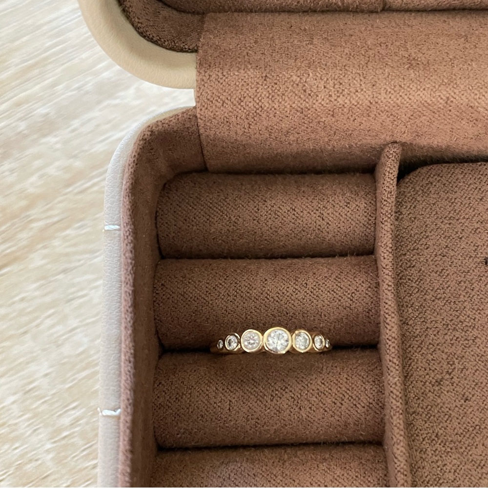 Zoe Chicco 14K graduated diamond bezel ring